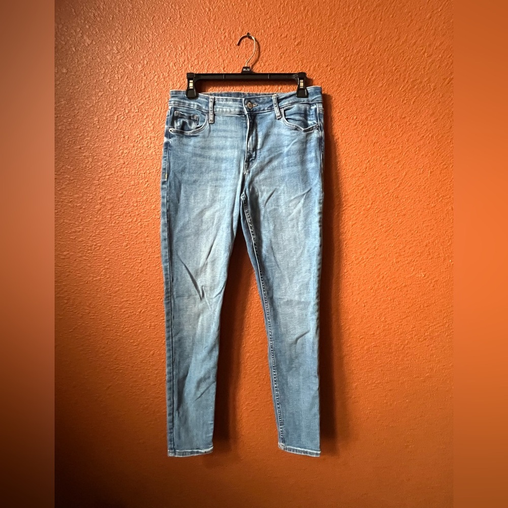 Old Navy mid-rise jeggings. Women’s size 10, good condition, super skinny
